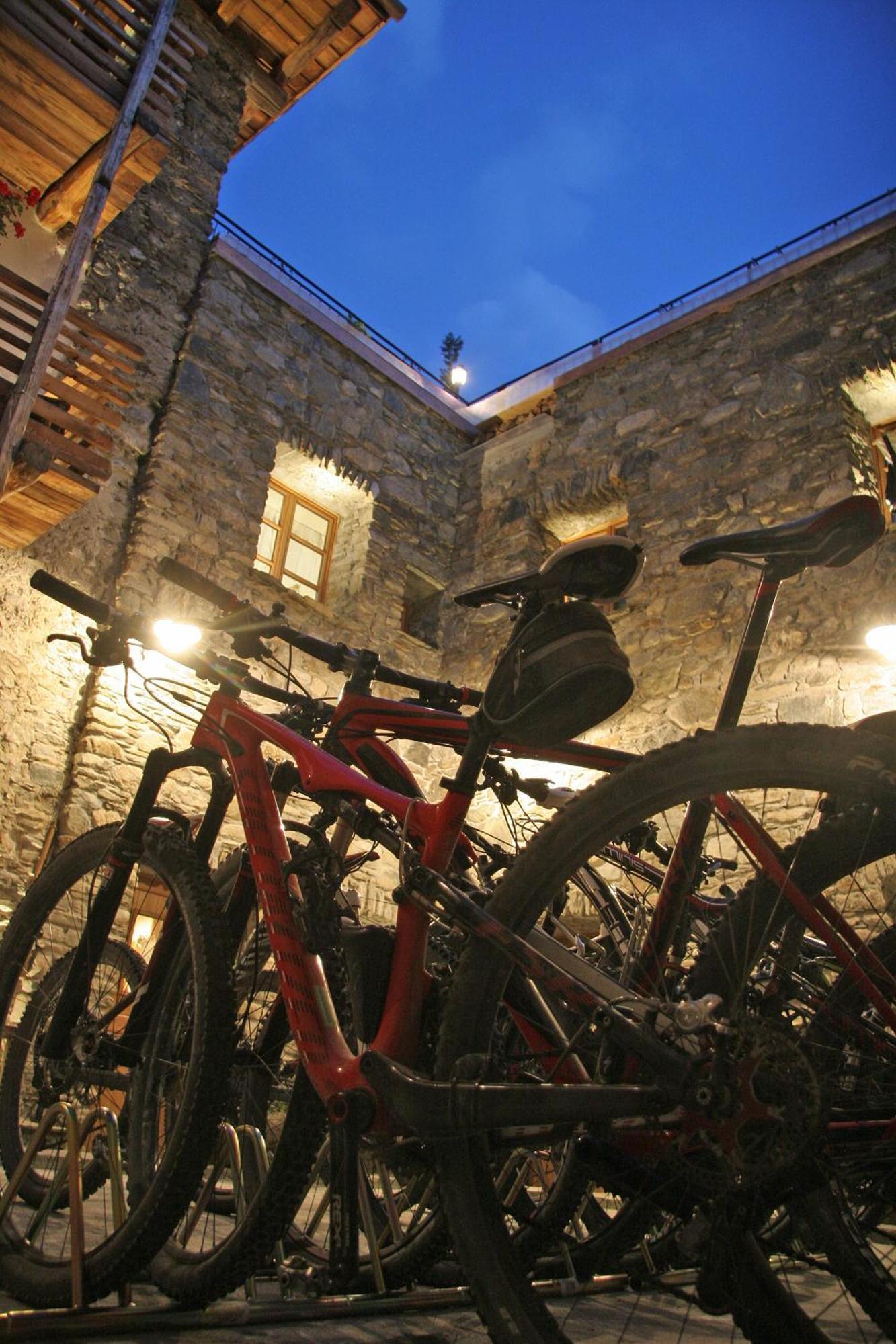 Hotel Ostello Del Castello Tirano Zewnętrze zdjęcie