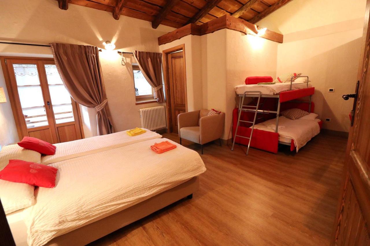 Ostello Del Castello Tirano Zewnętrze zdjęcie